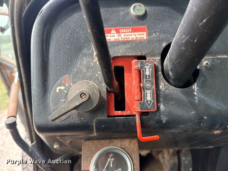 image for item DO8500 1990 John Deere 410C backhoe