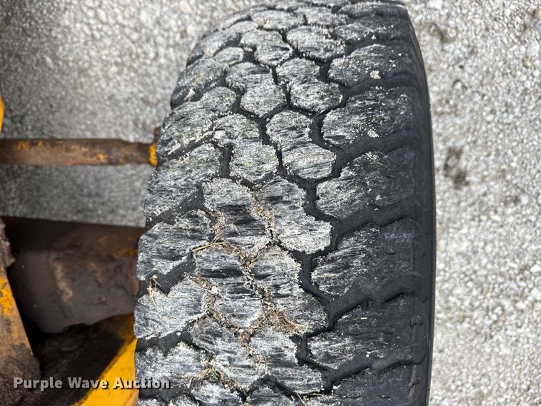 image for item DO8500 1990 John Deere 410C backhoe