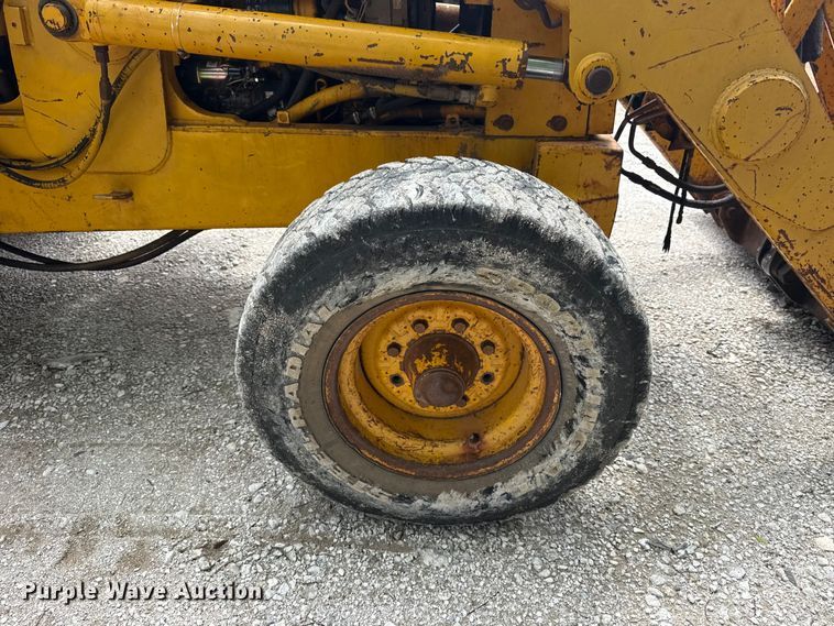 image for item DO8500 1990 John Deere 410C backhoe