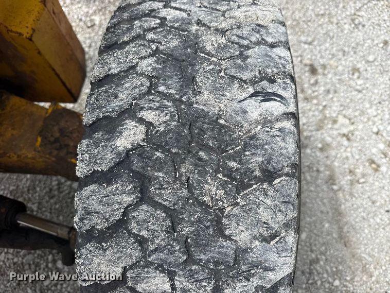 image for item DO8500 1990 John Deere 410C backhoe