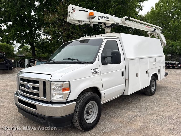 image for item DO8501 2022 Ford E350 Super Duty van with bucket lift