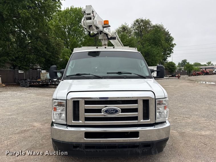 image for item DO8501 2022 Ford E350 Super Duty van with bucket lift