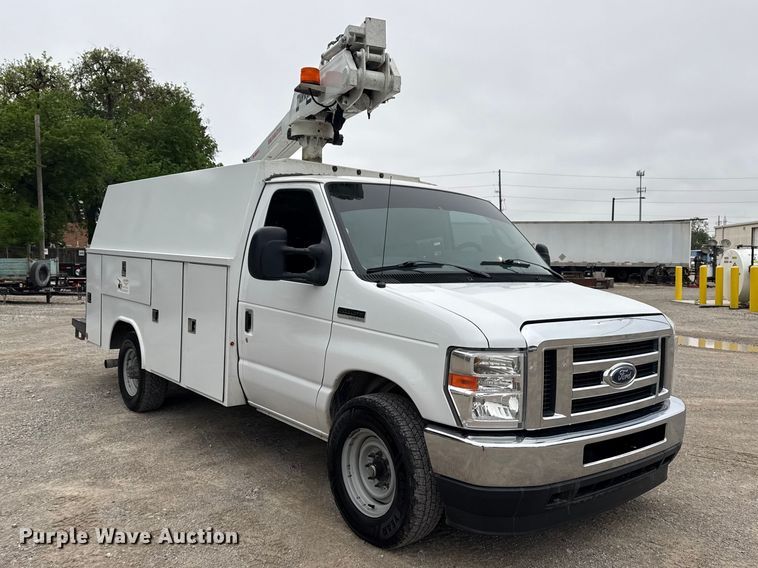 image for item DO8501 2022 Ford E350 Super Duty van with bucket lift