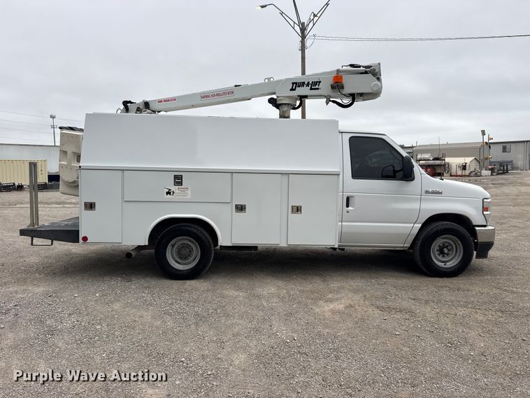 image for item DO8501 2022 Ford E350 Super Duty van with bucket lift
