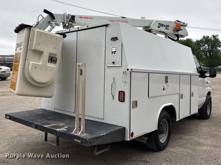 image for item DO8501 2022 Ford E350 Super Duty van with bucket lift