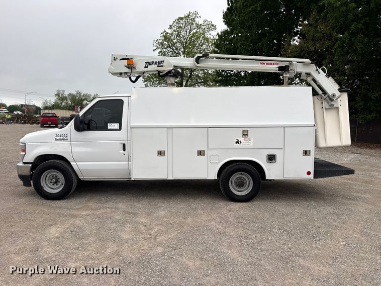image for item DO8501 2022 Ford E350 Super Duty van with bucket lift