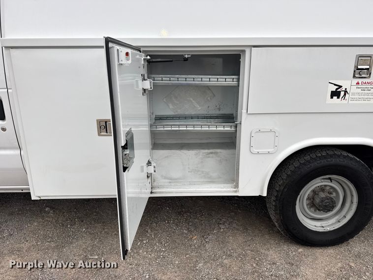 image for item DO8501 2022 Ford E350 Super Duty van with bucket lift