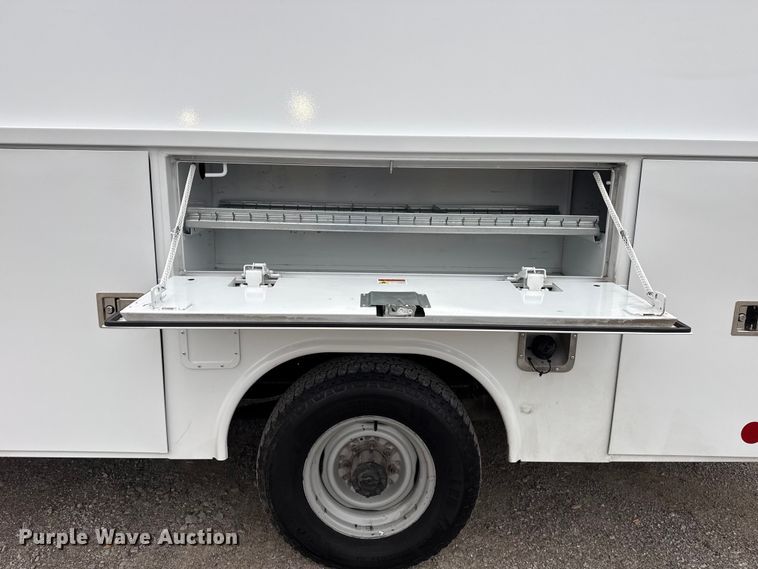 image for item DO8501 2022 Ford E350 Super Duty van with bucket lift