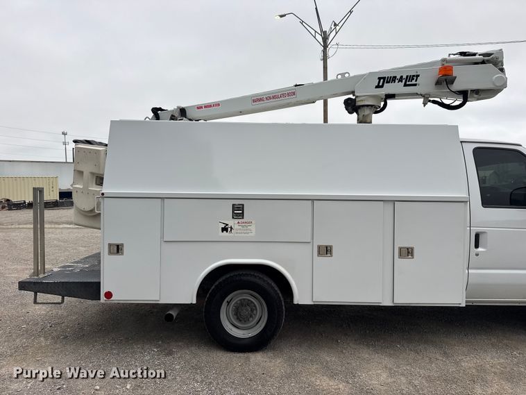 image for item DO8501 2022 Ford E350 Super Duty van with bucket lift