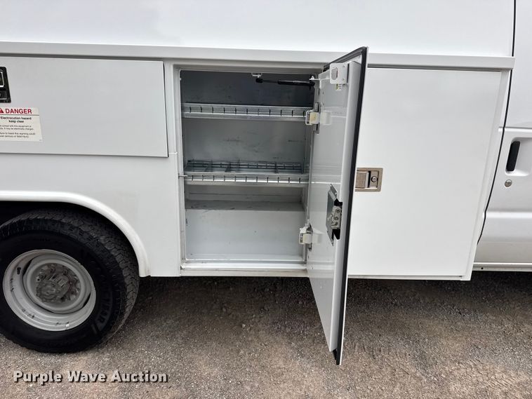 image for item DO8501 2022 Ford E350 Super Duty van with bucket lift