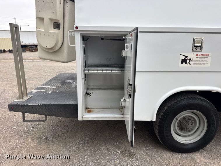 image for item DO8501 2022 Ford E350 Super Duty van with bucket lift