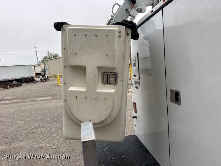 image for item DO8501 2022 Ford E350 Super Duty van with bucket lift