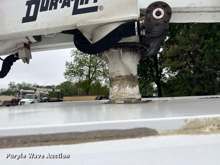 image for item DO8501 2022 Ford E350 Super Duty van with bucket lift