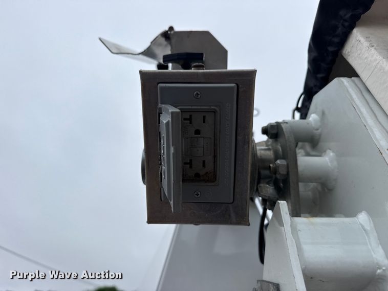 image for item DO8501 2022 Ford E350 Super Duty van with bucket lift