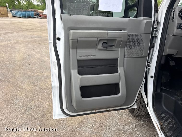 image for item DO8501 2022 Ford E350 Super Duty van with bucket lift