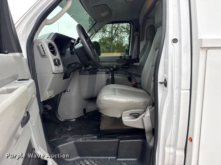 image for item DO8501 2022 Ford E350 Super Duty van with bucket lift