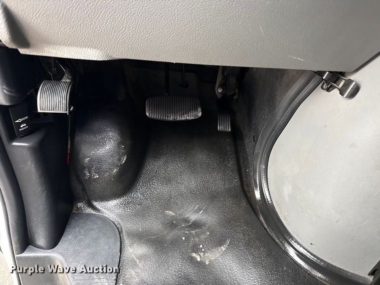 image for item DO8501 2022 Ford E350 Super Duty van with bucket lift