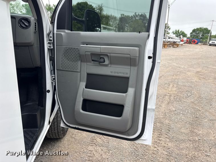 image for item DO8501 2022 Ford E350 Super Duty van with bucket lift