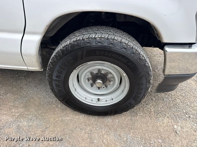 image for item DO8501 2022 Ford E350 Super Duty van with bucket lift