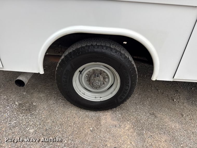 image for item DO8501 2022 Ford E350 Super Duty van with bucket lift