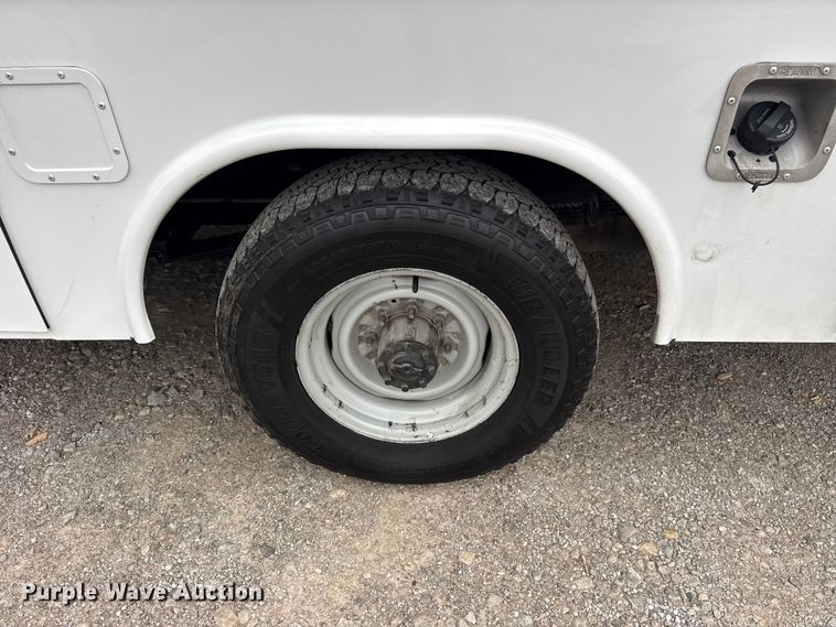 image for item DO8501 2022 Ford E350 Super Duty van with bucket lift