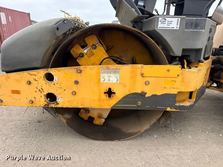 image for item DO8508 20115 Volvo DD140 double drum vibratory roller
