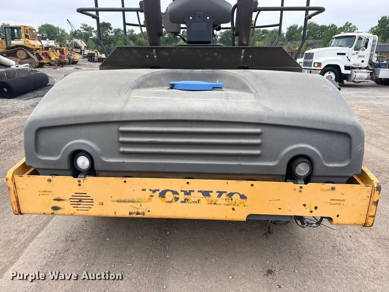 image for item DO8508 20115 Volvo DD140 double drum vibratory roller