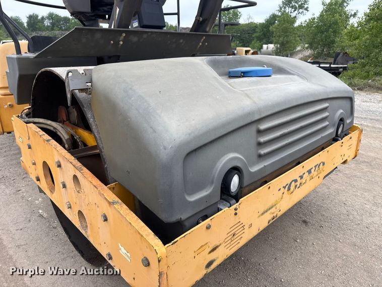 image for item DO8508 20115 Volvo DD140 double drum vibratory roller