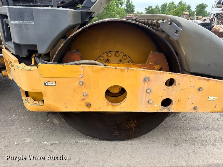 image for item DO8508 20115 Volvo DD140 double drum vibratory roller