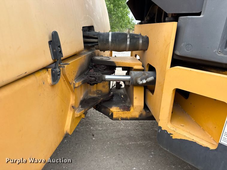 image for item DO8508 20115 Volvo DD140 double drum vibratory roller
