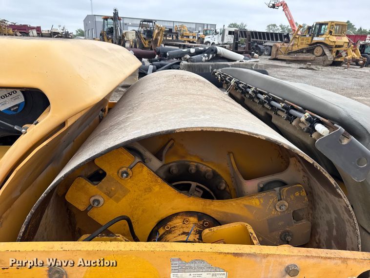 image for item DO8508 20115 Volvo DD140 double drum vibratory roller