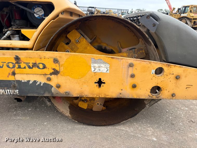 image for item DO8508 20115 Volvo DD140 double drum vibratory roller