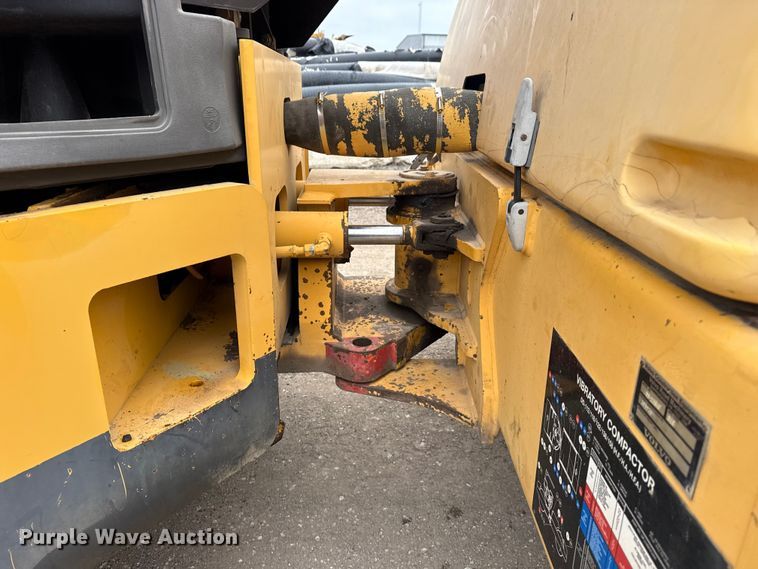 image for item DO8509 2008 Volvo DD138HF double drum vibratory roller