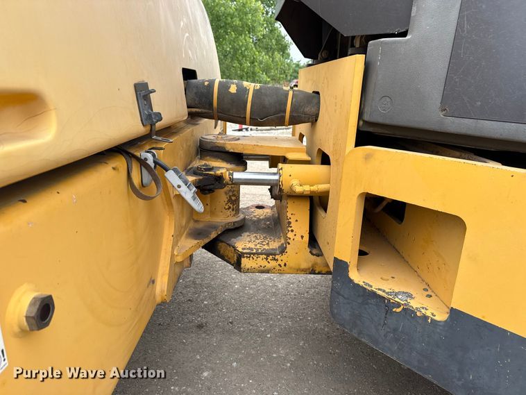 image for item DO8509 2008 Volvo DD138HF double drum vibratory roller