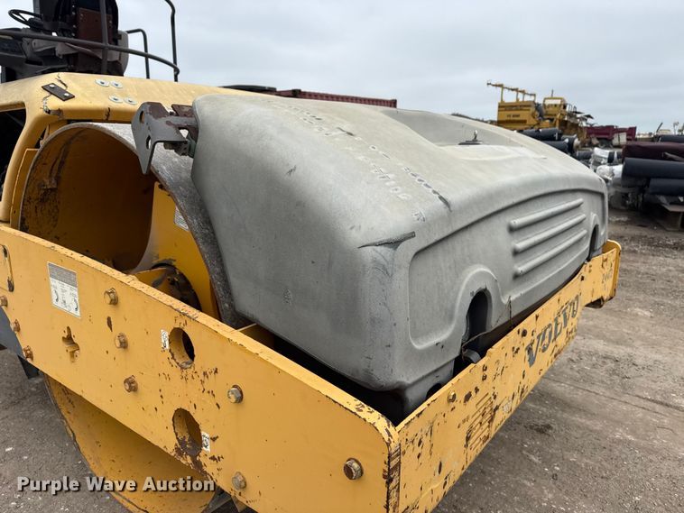 image for item DO8509 2008 Volvo DD138HF double drum vibratory roller