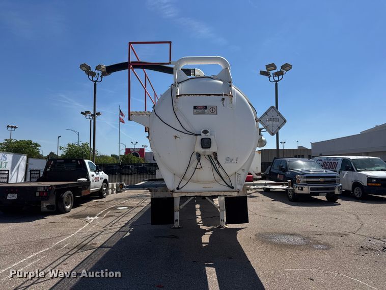 image for item DQ2938 2004 Cusco tank trailer