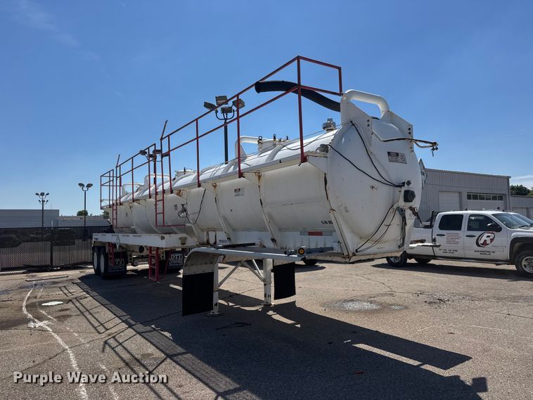 image for item DQ2938 2004 Cusco tank trailer