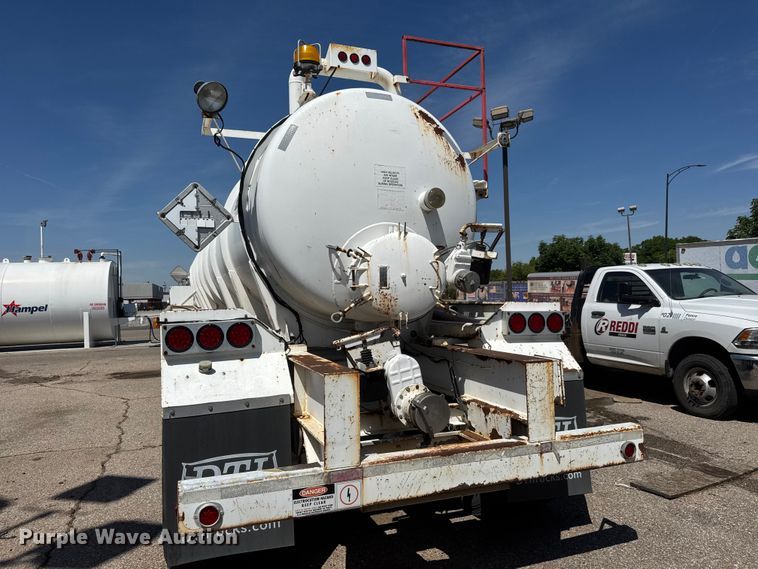 image for item DQ2938 2004 Cusco tank trailer
