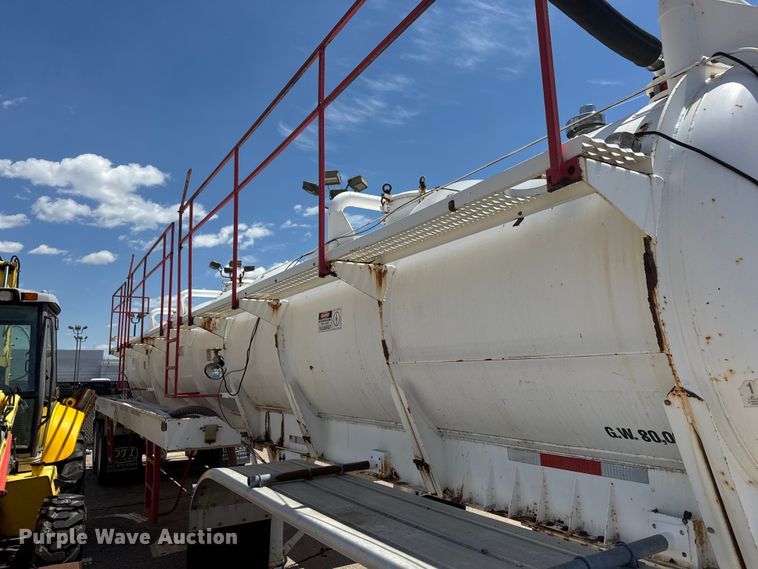 image for item DQ2938 2004 Cusco tank trailer