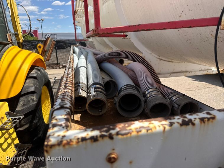 image for item DQ2938 2004 Cusco tank trailer