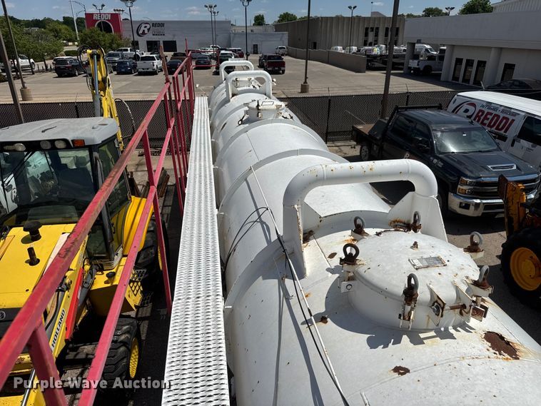 image for item DQ2938 2004 Cusco tank trailer