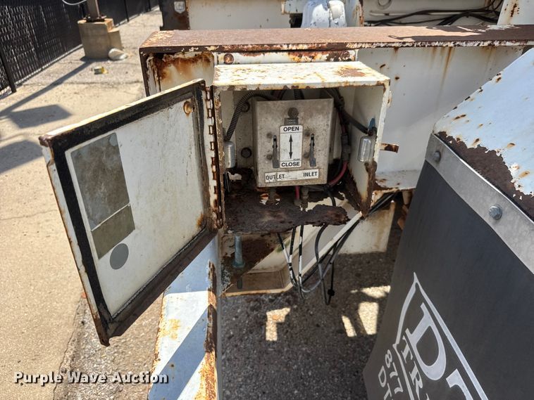 image for item DQ2938 2004 Cusco tank trailer