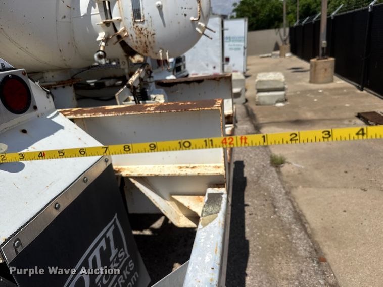 image for item DQ2938 2004 Cusco tank trailer