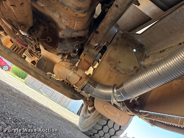 image for item DS6806 2012 Peterbilt 365 crane truck