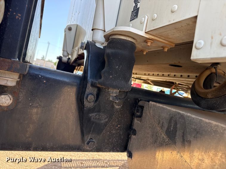 image for item DS6806 2012 Peterbilt 365 crane truck