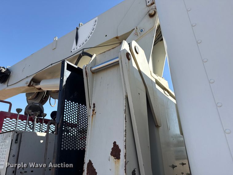 image for item DS6806 2012 Peterbilt 365 crane truck