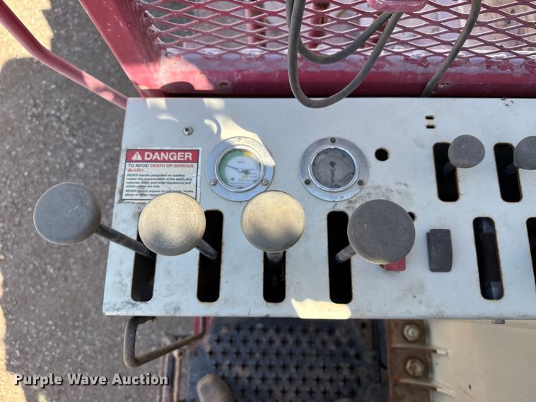 image for item DS6806 2012 Peterbilt 365 crane truck