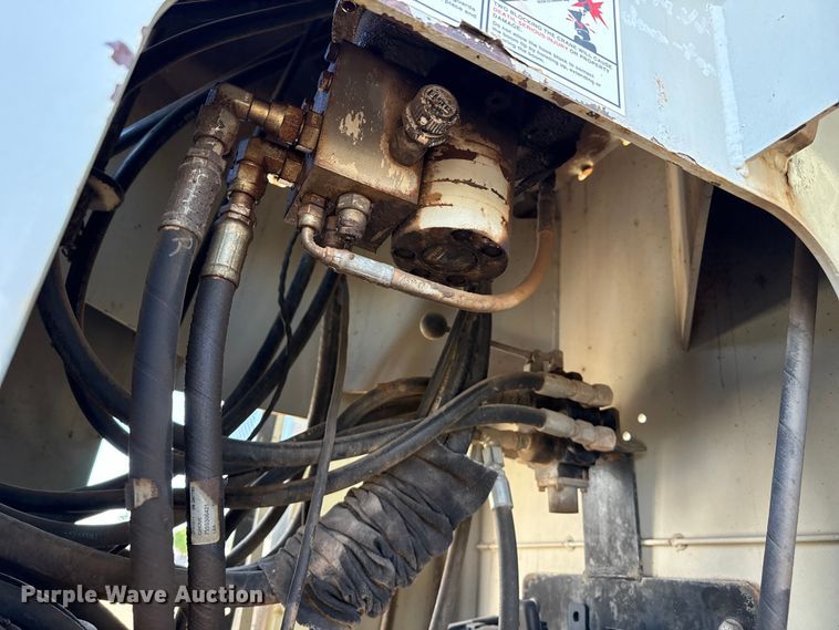 image for item DS6806 2012 Peterbilt 365 crane truck