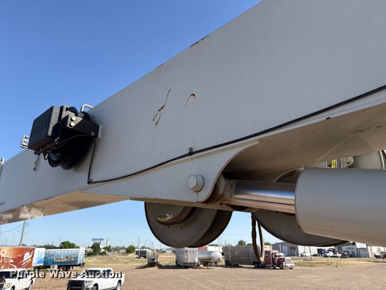 image for item DS6806 2012 Peterbilt 365 crane truck