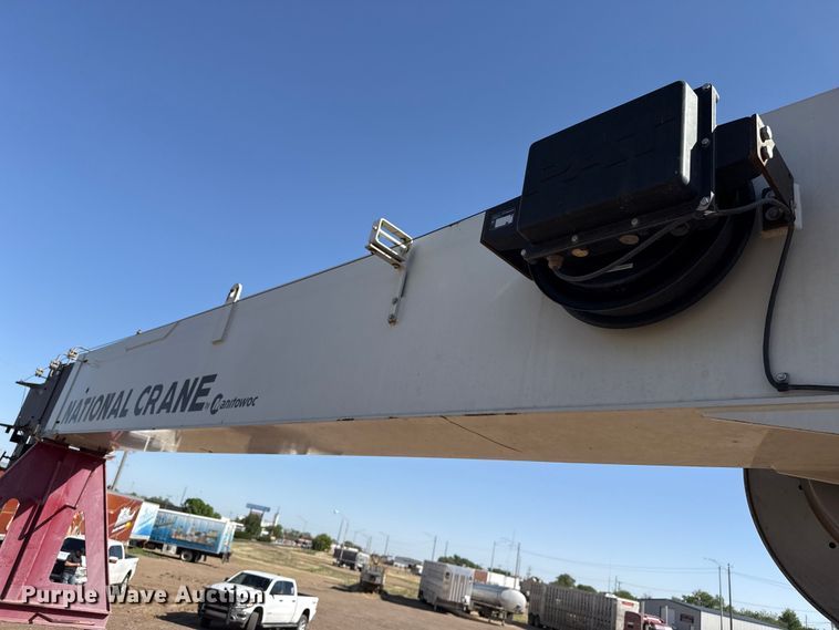 image for item DS6806 2012 Peterbilt 365 crane truck